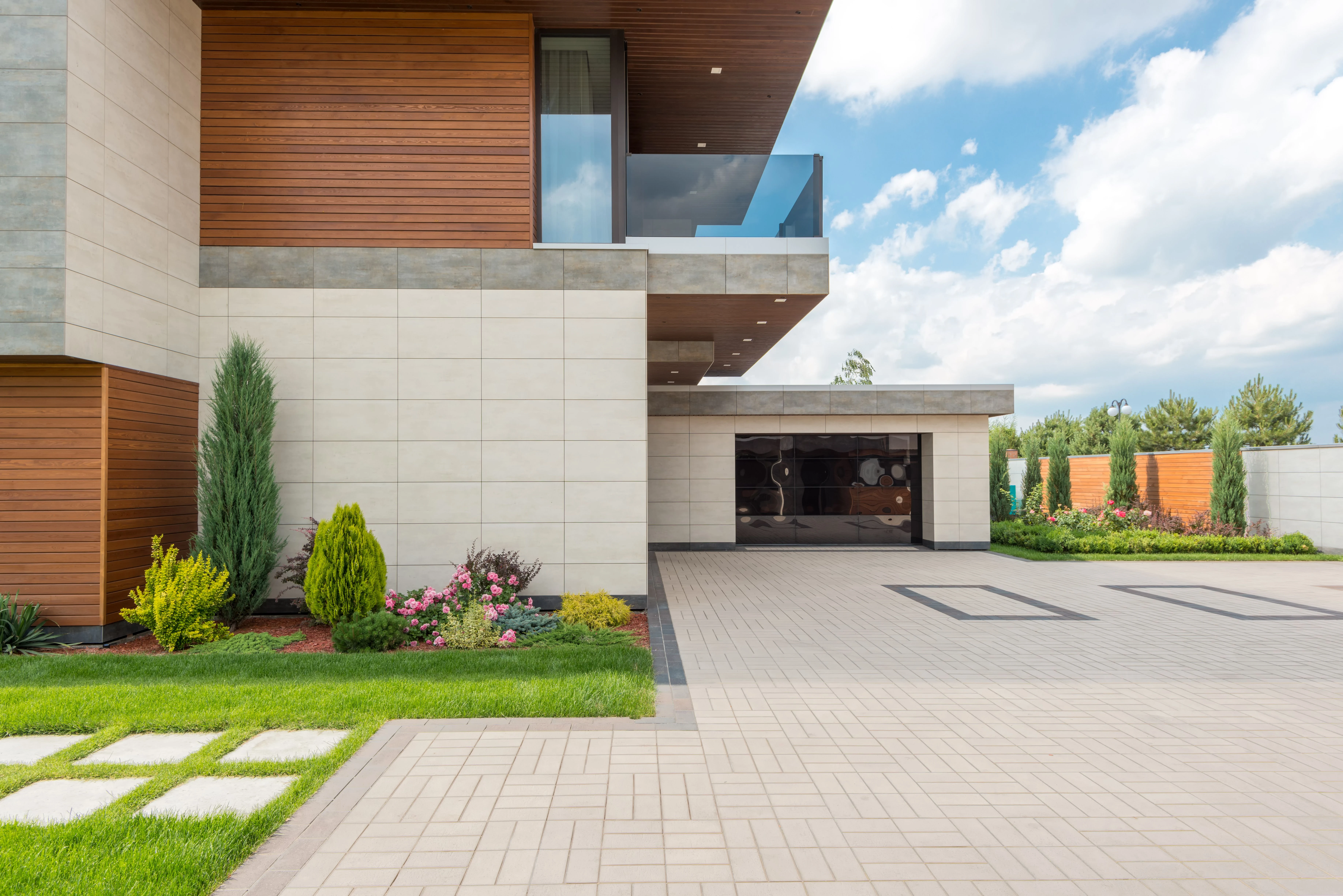 Residential garage door in Maple Valley